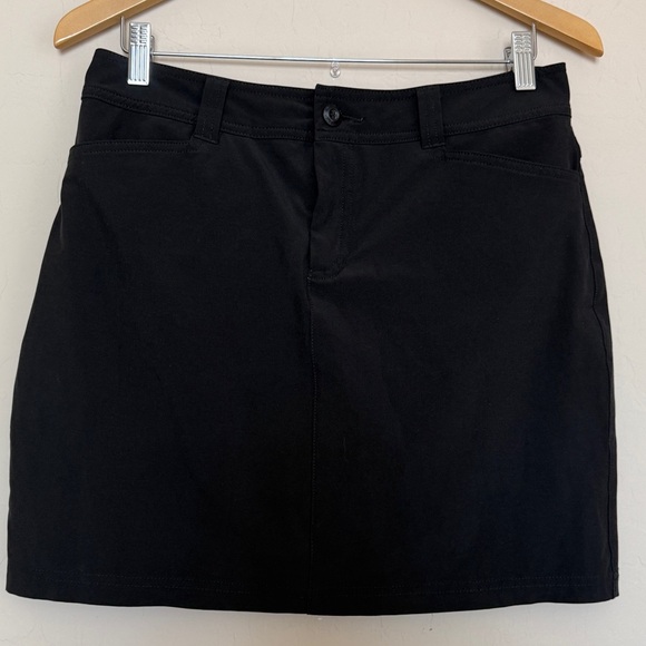 Eddie Bauer Women’s Black Hiking Outdoor Skirt Skort Size Small 4 - Picture 1 of 11